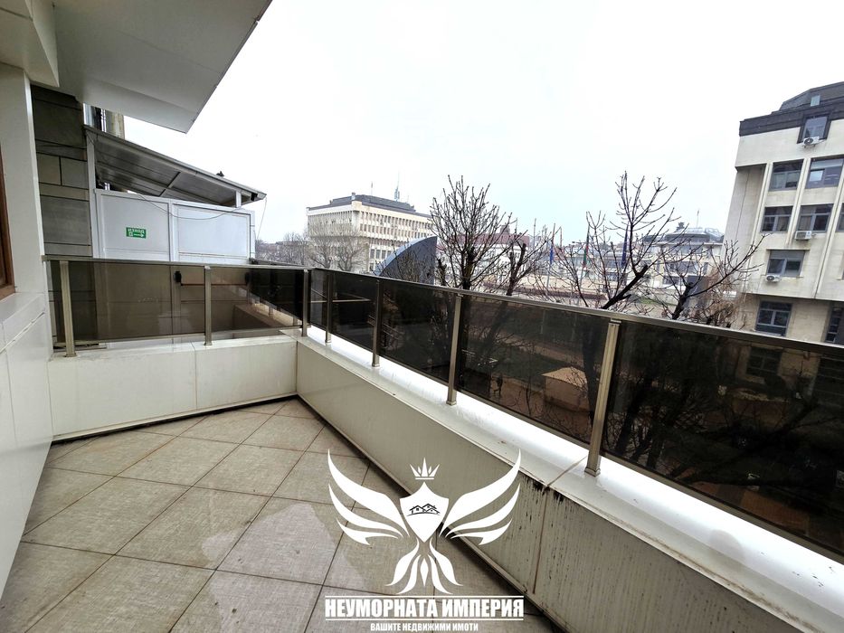 Под наем 107кв.м. на 4 етаж - зала за събития/помещение, офис студио, салон, ателие в град Асеновград топ център