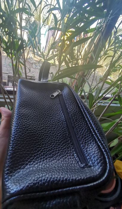 Borsetă bărbătească neagră – Stil sport-elegant Lacoste