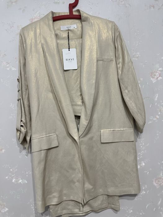 Продам брючные костюмы