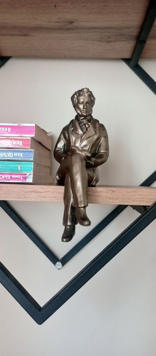 Продам статуэтку Пушкина