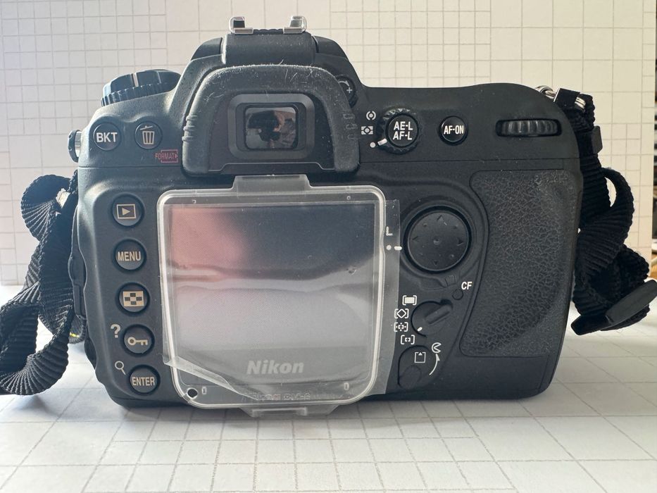 Nikon D200 – aparat foto DSLR cu senzor CCD, stare ca nouă