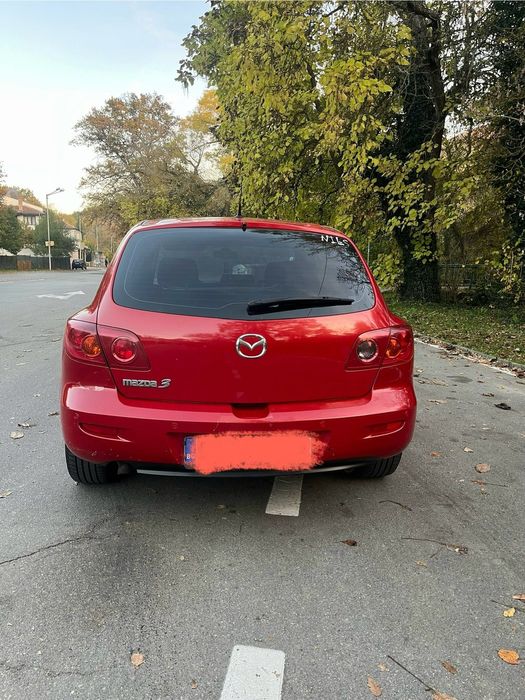 Автомобил Mazda 3