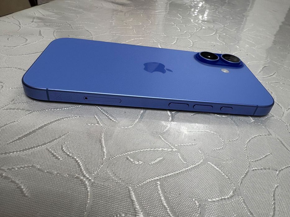 Продам IPhone 16