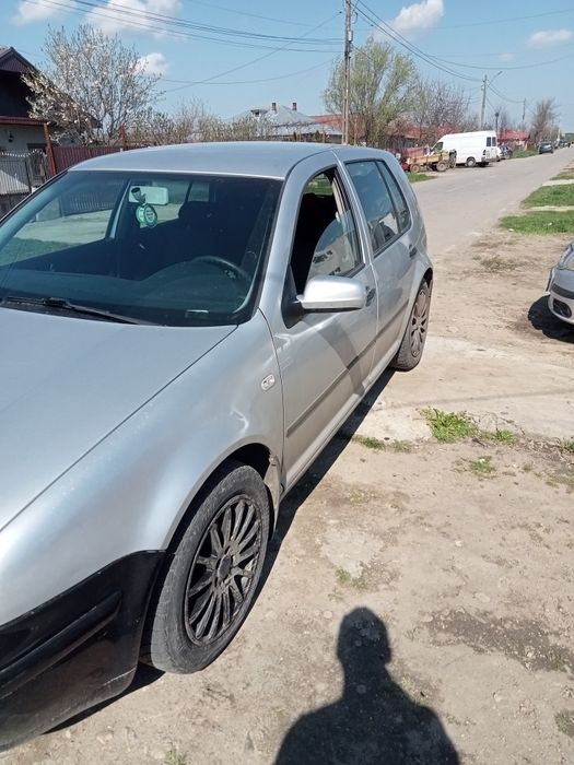 Vând Golf 4 1.6 16v benzina și gaz