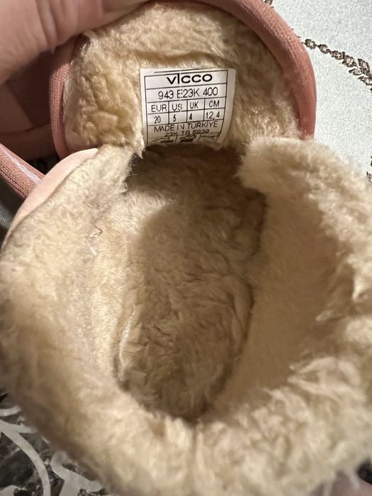 Продам демисезонные детские ботинки