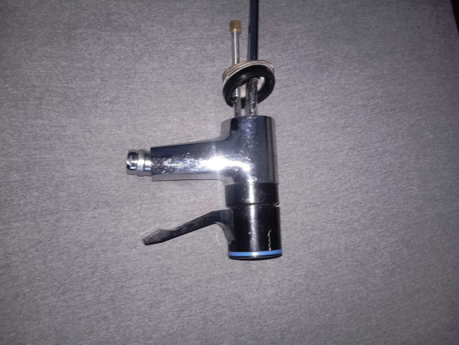 Смесител за умивалник