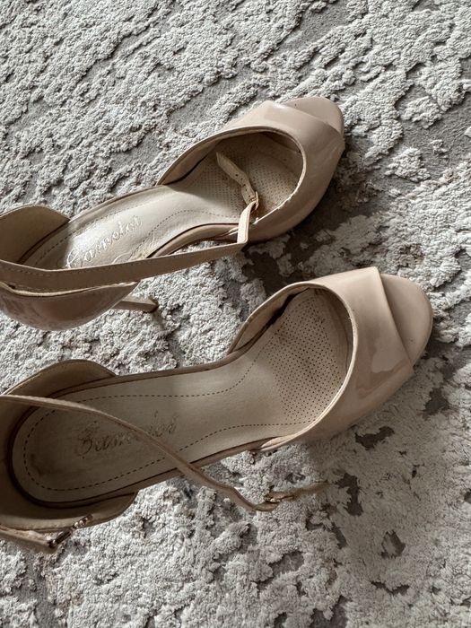 Продам босоножки женские