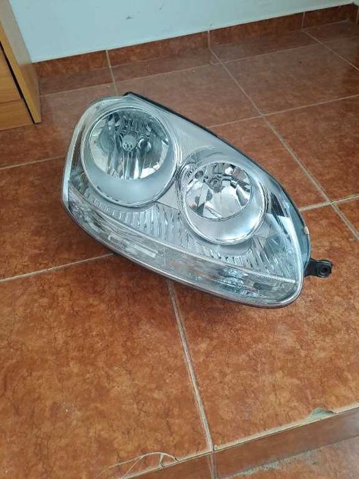 Far dreapta VW Golf 5 Europa volan stanga
