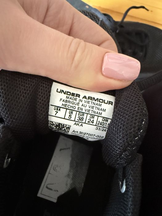 Дамски черни маратонки under armour