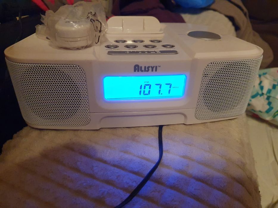 Radio cu telecomanda si suport iPod