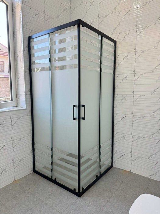 Душевые кабины и перегородки из калённого стекла