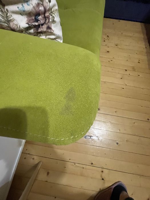 Дивани два едни и същи само че са различни цветове