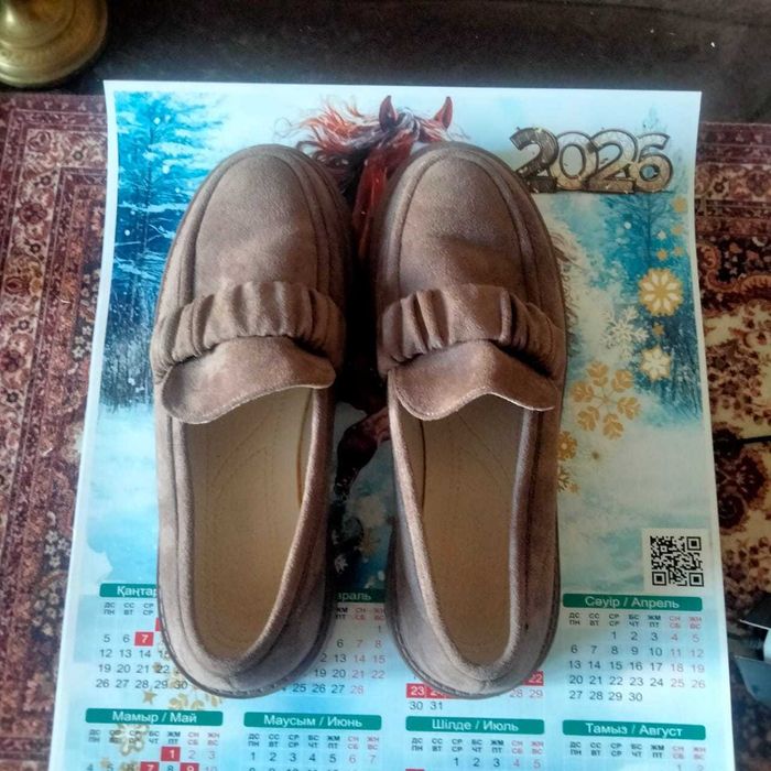 Продам лоферы и туфли женские