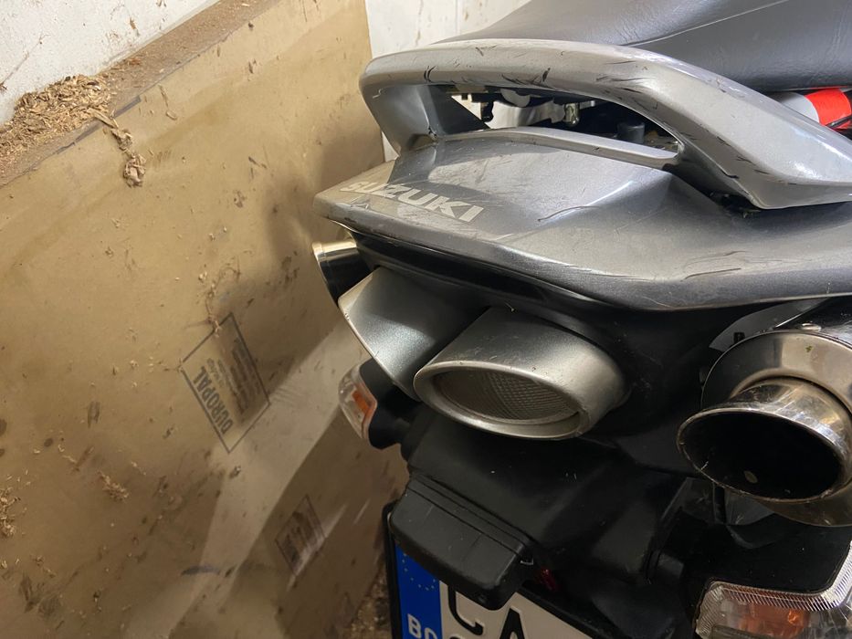 Suzuki GSR на части