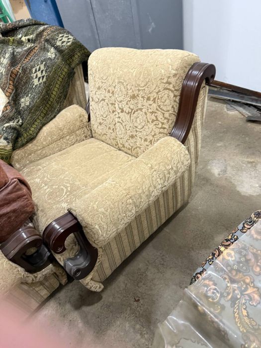 Продаю старую мебель