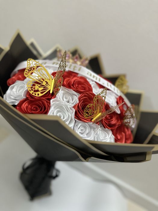 Buchet 51 trandafiri din satin