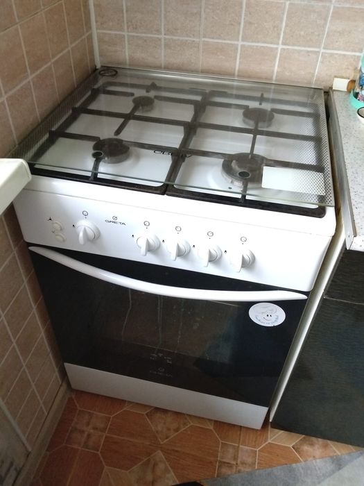 Продам газовую плиту