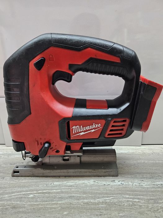 Milwaukee Зеге M18BJS 18V.
