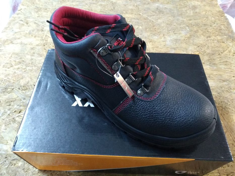 Bocanci si pantofi de protectie