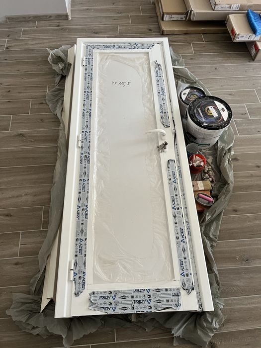 Чисто нова двулицева врата за баня