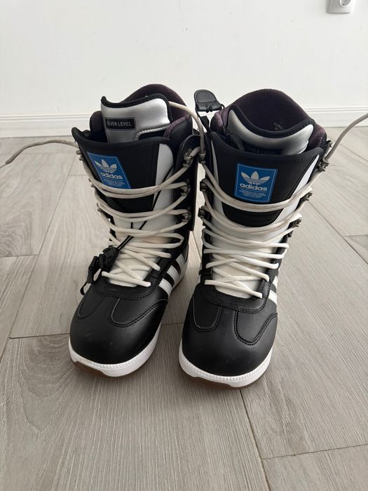 Boots Snowboard Adidas Samba noi 42, 26.5cm, purtati o zi