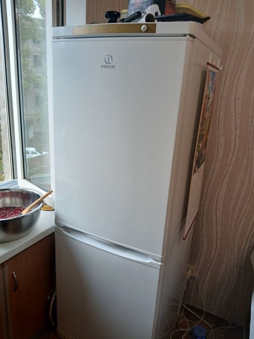 Холодильник Indesit