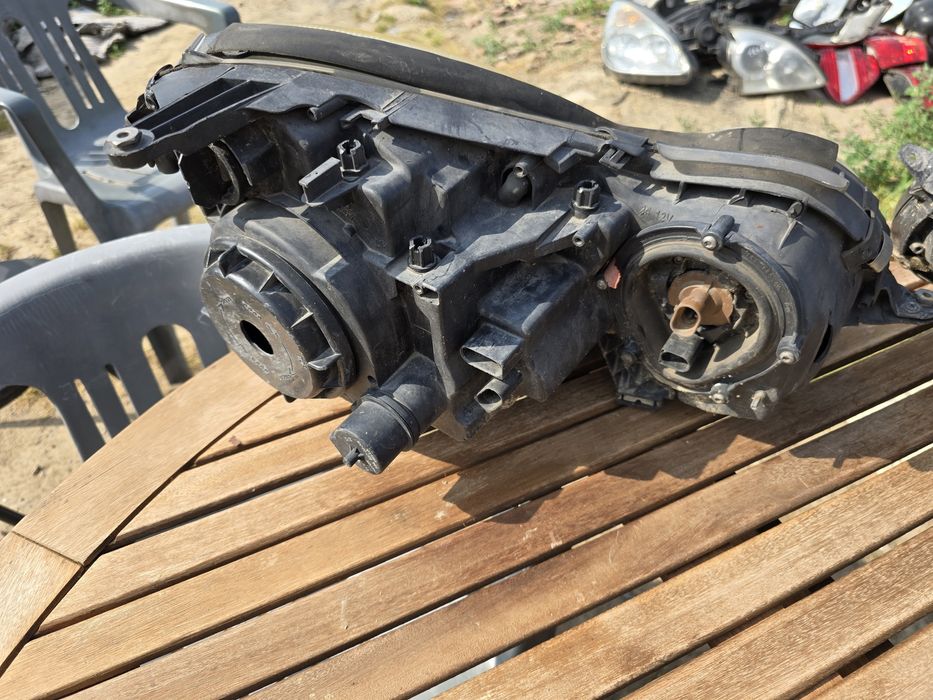 Продавам фарове за W211