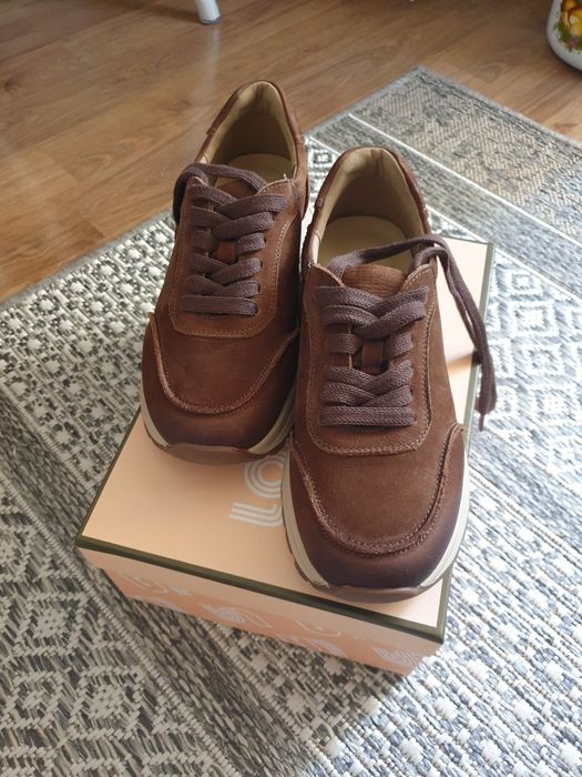 Женские кроссовки