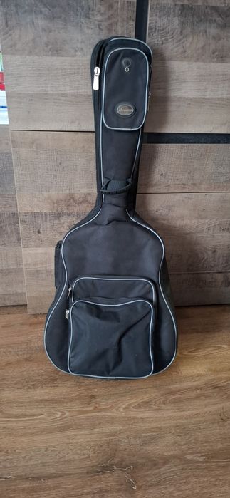 Vând chitara acustica Stagg