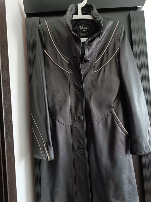 Vând haina de piele lunga, mărimea 40