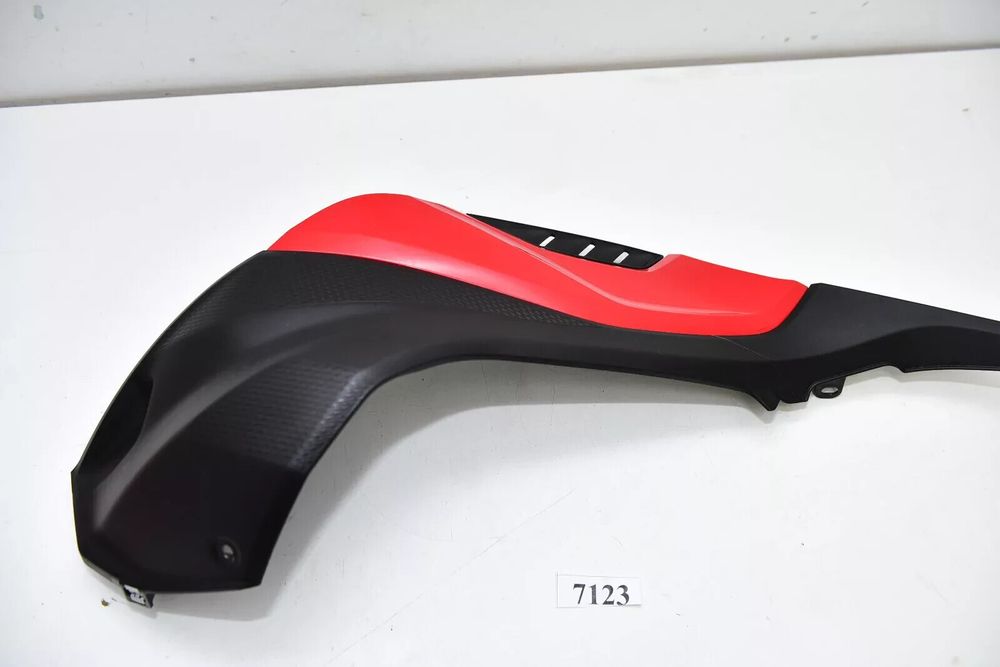 BMW S1000R K63 2021- Carena rezervor de combustibil dreapta