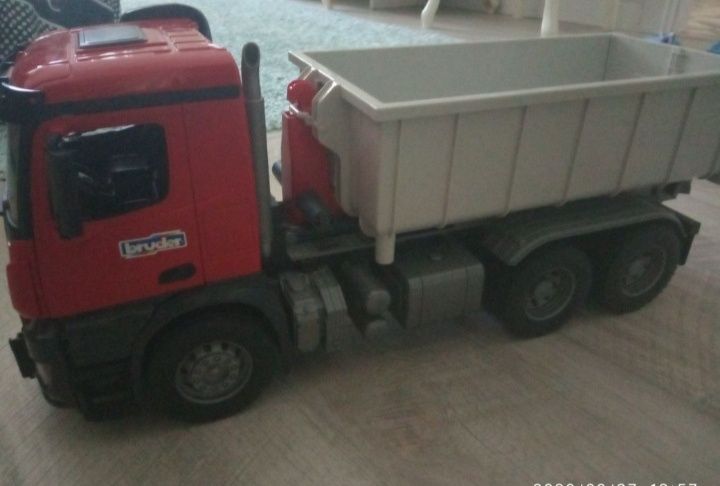 Большой красный машана