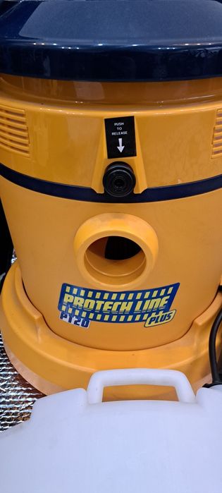 Aspirator profesional pentru tapiterii