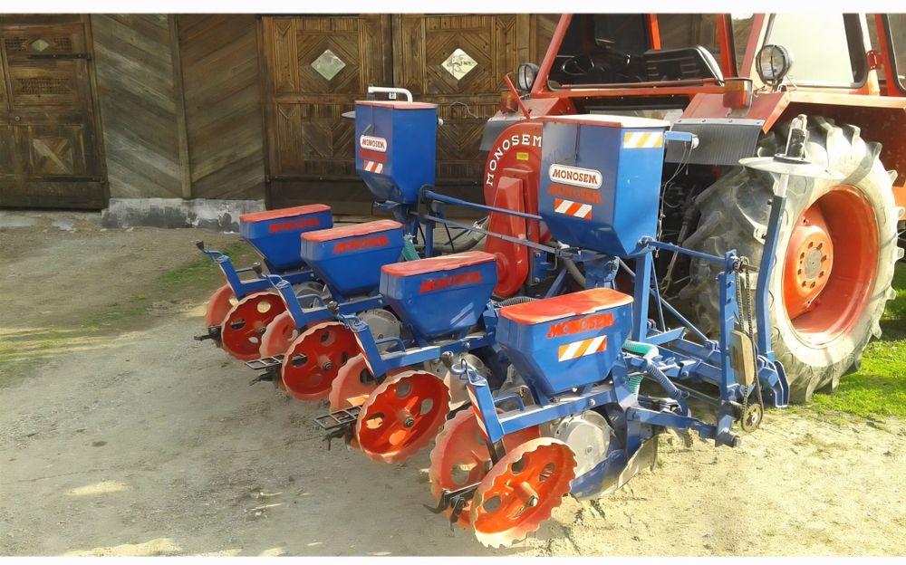 Semanatoare monosem  cu discuri de  porumb si de floarea soarelui