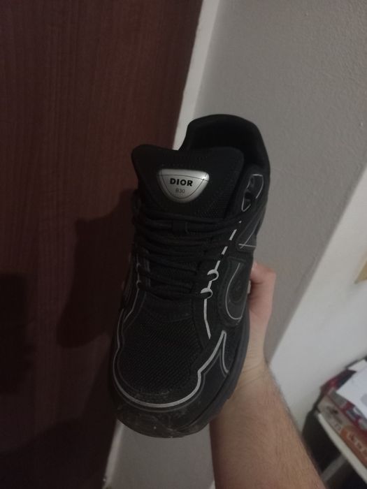 Adidași b30 purtati