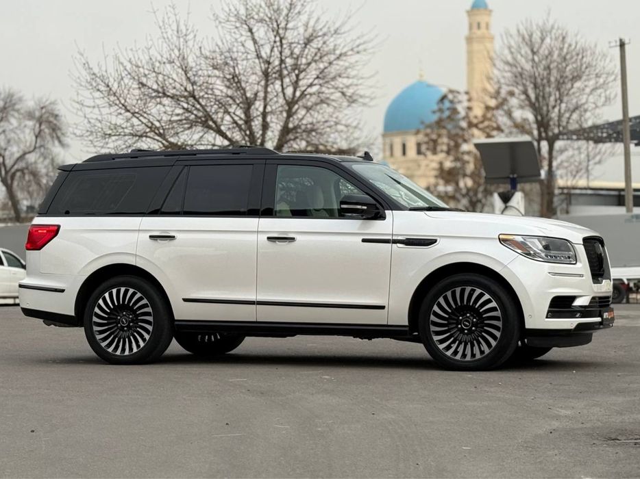 Lincoln Navigator Black Label