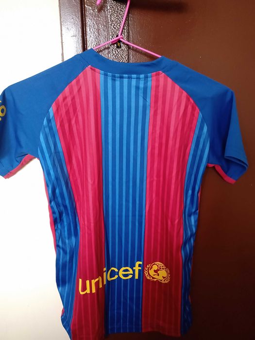 Детски футболен комплект и спортни шорти и тениски