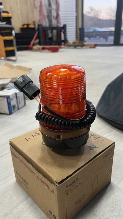 Маячок для спецтехники/Maxsus texnika uchun mayoqcha