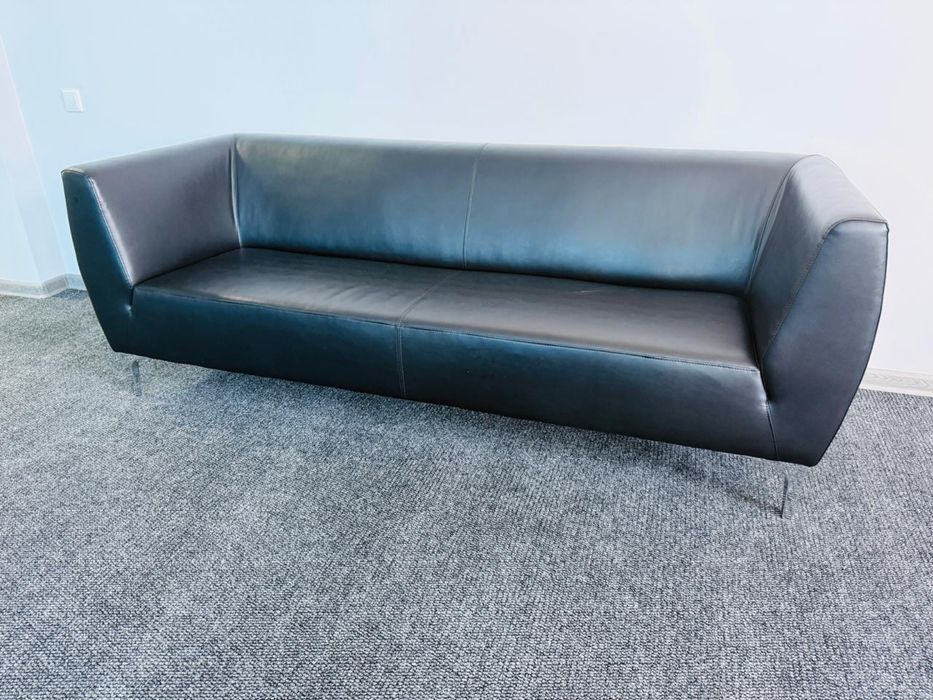 Продам кожаный диван