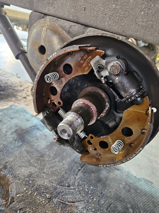 Trailer, platforma 8,5 metri pe 3 axe marca blyss adusa din germania,