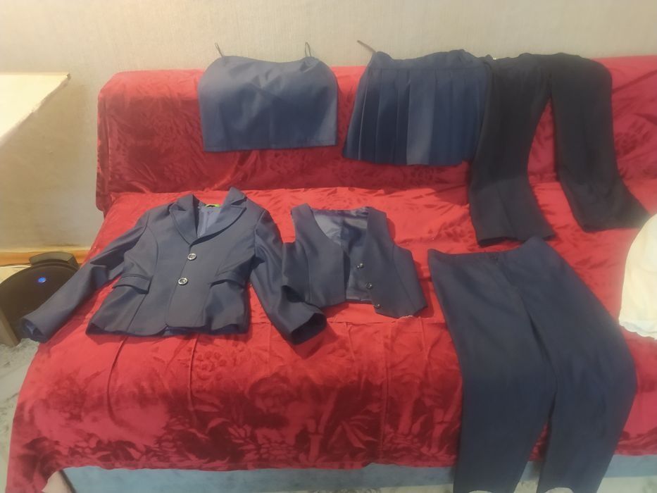 Продам школьную форму для девочки на 1ый класс!