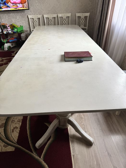 Продам стол для гостиной