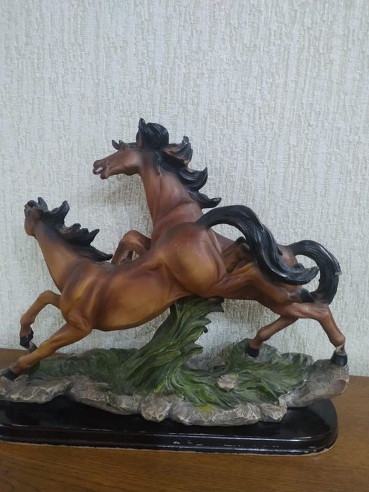 Статуэтка "Кони", символ наступающего года!