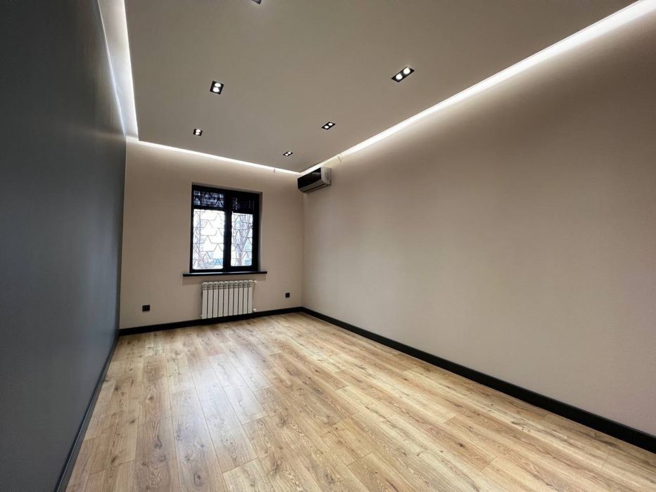 Продаётся Срочно нежилой помещение госпитальной ор-р Базар 120.м2