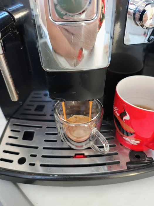 Кафе автомат Saeco Xelsis HD8946 Черна