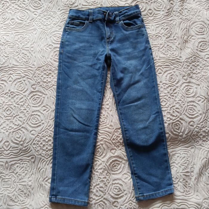 Продам джинсы для мальчика.