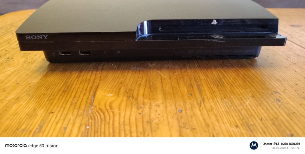 Здравейте продавам конзола sony playstation 3 slim 320gb