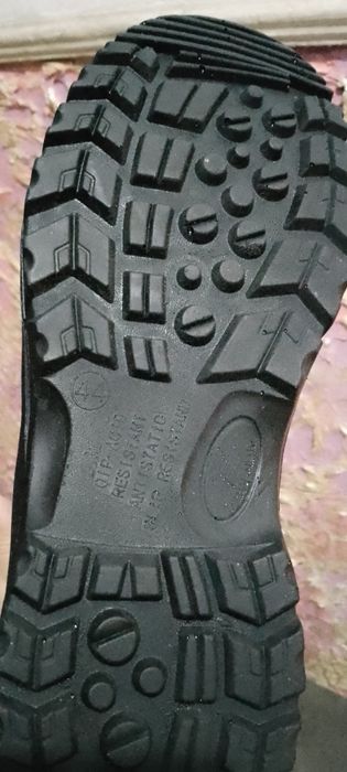 Продам кожаные осенние ботинки