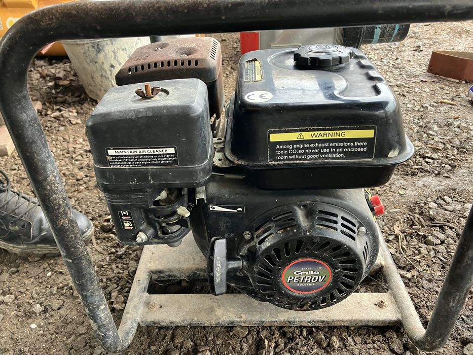 Бензинова пома за вода