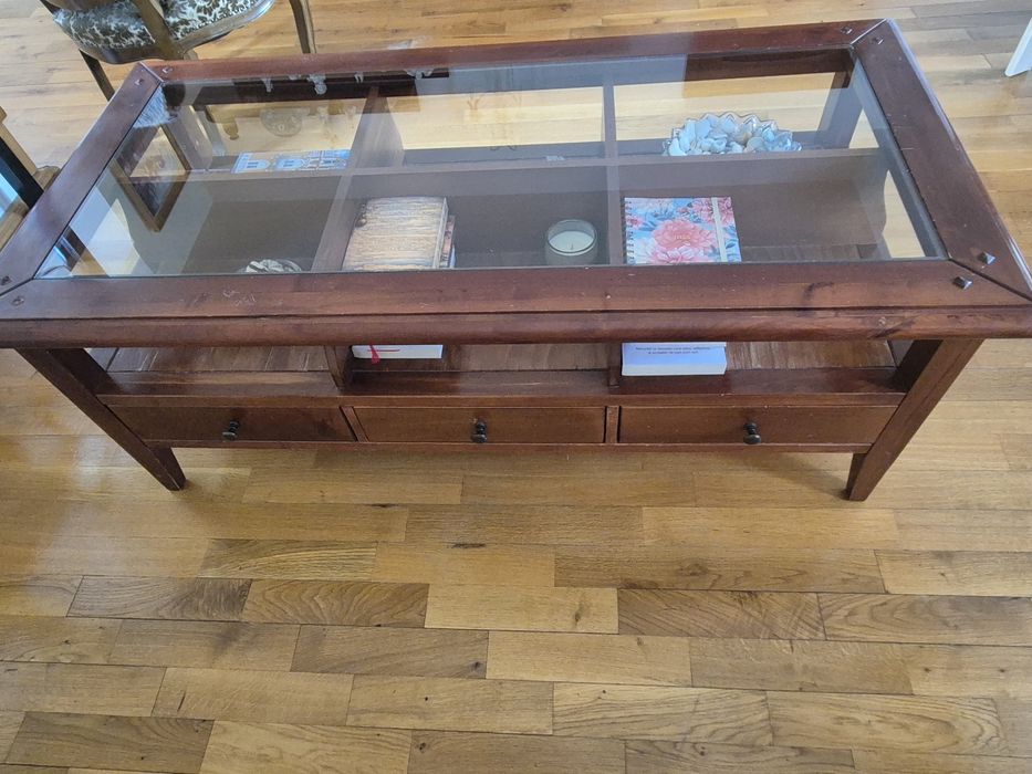 Măsuță cafea/ living din lemn masiv, robusta și deosebita, dim. 1,30m / 65 cm